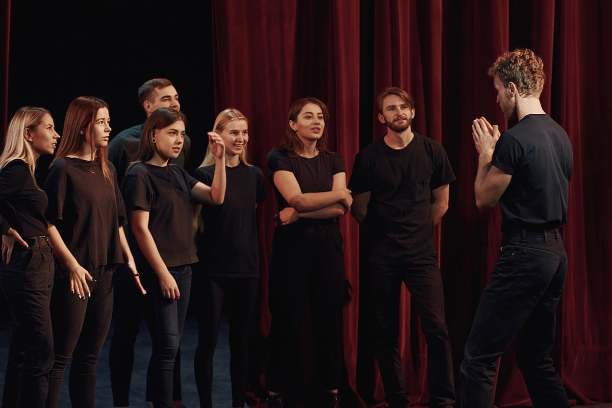 Los beneficios del teatro: Cómo el teatro puede enriquecer tu vida y contribuir a tu bienestar
