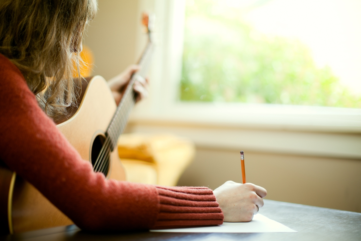 Cómo escribir la letra de tu primera canción