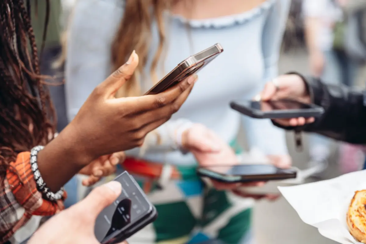 Desconexión digital sin aburrirte: 10 hobbies para alejarte de la pantalla